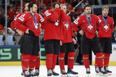 Schweiz måtte endnu en gang nøjes med VM-sølv, da holdet søndag tabte finalen til Finland på isen.