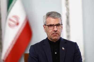 Esmaeil Baghaei, som er talsmand for Irans udenrigsministerium, siger ifølge Reuters, at forhandlinger med USA sker i en atmosfære af mistillid.