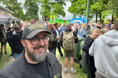 Næstformand i borgerforeningen Simon Højer kunne næsten ikke være i sig selv af begejstring over det store fremmøde, der først åbenbarede sig kort før, han skulle holde sin velkomsttale.