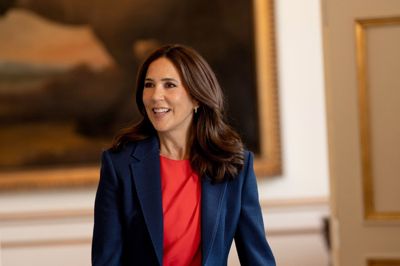 Dronning Mary besøger håndbold-arrangementet Lykkecup i Jyske Bank Boxen.