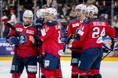 Det norske ishockeylandshold skrev søndag historie, da det for første gang vandt bronze til et VM, da holdet slog Canada 3-2 i bronzekampen.
