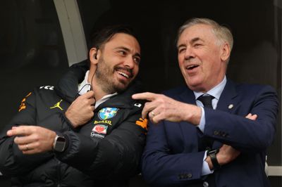 Davide Ancelotti er assistenttræner under sin far, Carlo Ancelotti, for det brasilianske landshold. I næste sæson skal han være cheftræner i franske Lille.