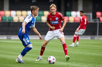 Oskar Boesen fik i efteråret spilletid i otte superligakampe for SIF. I norske Stabæk er det indtil videre kun blevet til korte indhop i to gældende kampe for førsteholdet.