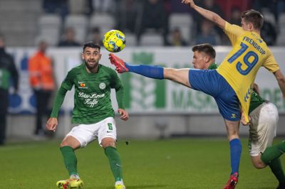 Frans Dhia Putros har spillet 71 kampe i Superligaen. Her er han i aktion for Viborg FF mod Brøndby.