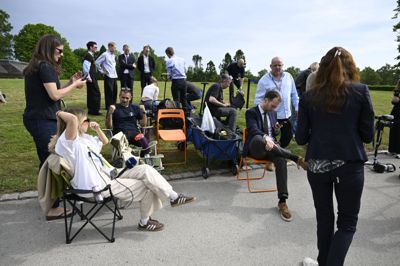 Pressen er ankommet på Marienborg, statsministerens embedsbolig, hvor der venter en lang dag, som kulminerer klokken 16.00 med præsentationen af et regeringsgrundlag.