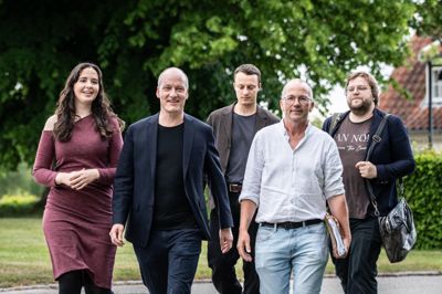 Pelle Dragsted og flere medlemmer af Enhedslistens folketingsgruppe deltog tirsdag i et møde med de fire kommende regeringspartier på Marienborg.