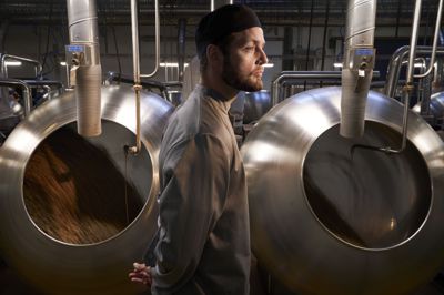 Johan Bülow, der her ses på billedet fra produktionen i Hvidovre, stiftede Lakrids by Bülow, men er ikke længere hverken ejer eller ansat i selskabet.