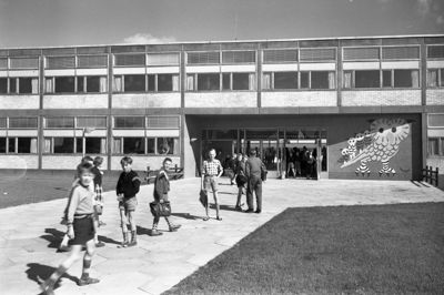 Som man kan se, har det ikoniske ugle-motiv altid været en del af Herningsholmskolens 70 år lange historie.