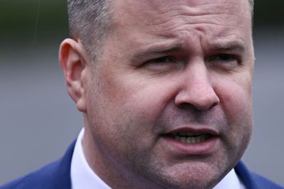 38-årige Bill Pulte beholder sine poster med at overvåge føderal boligpolitik, samtidig med at han bliver fungerende efterretningschef.