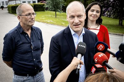 Enhedslistens politiske ordfører, Pelle Dragsted, kom tirsdag formiddag ud fra Marienborg og sagde, at tandlæge bliver gratis for alle. Regeringsgrundlag bruger andre formuleringer.