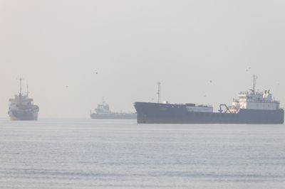 USA og Iran forsøger for tiden at forhandle en aftale på plads, der blandt andet skal genåbne Hormuzstrædet for skibstrafik.