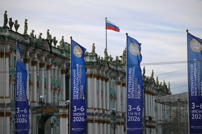 Sankt Petersborg danner rammen om det økonomiske forum St. Petersburg International Economic Forum fra onsdag til lørdag. På åbningsdagen er storbyen blevet angrebet af droner.