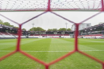 En mand er tiltalt for at stalke Vejle Boldklub. Han sendte ifølge politiet adskillige mails og sms'er til ansatte i klubben, bestyrelsesmedlemmer og klubbens daglige ledelse.