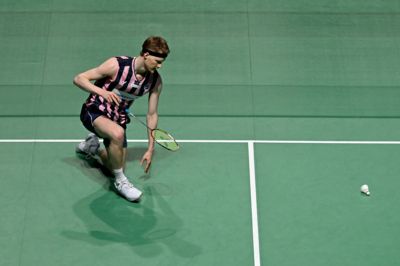Anders Antonsen er ude af Indonesia Open efter et skuffende nederlag i første runde.