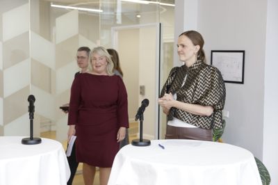 Caroline Stage (th.) er ærgerlig over, at der ikke længere er et selvstændigt ministerium for digitalisering.