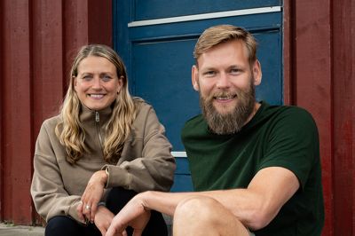 Nikolaj Øris og Ann Grete Nørgaard er begge mangeårige ligaprofiler i håndbold. Nu skal de arbejde sammen på Hald Ege Efterskole, hvor Ann Grete Nørgaard er efterskoleleder.