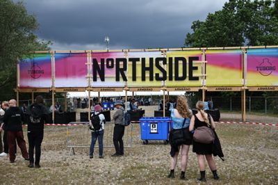 Der er store, sorte skyer over Aarhus, hvor musikfestivalen Northside torsdag slår dørene op. Festivalen finder sted indtil lørdag.