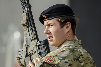 I februar 2025 begyndte kronprins Christian som værnepligtig ved Gardehusarregimentet i Slagelse. 11. august 2025 begyndte tronarvingen på løjtnantsuddannelsen.