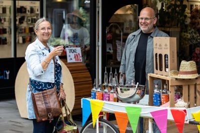 Humøret var højt hos gæsterne ved den store havefest i Strøgcentret.