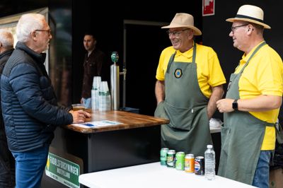 Humøret var højt hos gæsterne ved den store havefest i Strøgcentret.