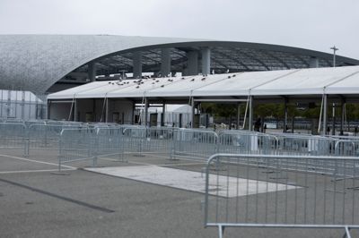 Der er allerede sat hegn op til at styre sikkerheden og infrastrukturen ved Sofi Stadium i Los Angeles forud for VM i fodbold. Den californiske storby er OL-vært om to år, og de OL-ansvarlige vil lære meget af VM-slutrunden.