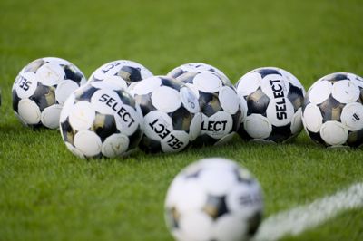 Bolden med navnet »Select Brilliant Super UZ« bruges i den bedste danske fodboldrække, Superligaen.