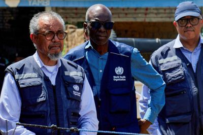 WHO's generaldirektør, Tedros Adhanom Ghebreyesus (t.v.), var for en uge siden i DR Congo, der er hårdest ramt af det igangværende ebola-udbrud, for at få indblik i indsatsen mod sygdommens udbredelse.