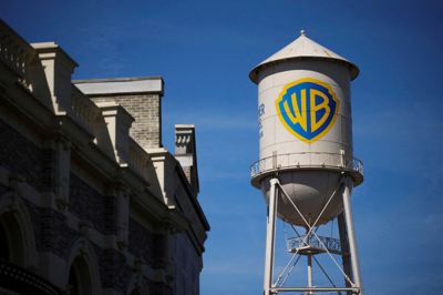 Filmselskabet Paramount har indgået en aftale om at købe Warner Bros. Discovery i en handel til over 700 milliarder kroner.