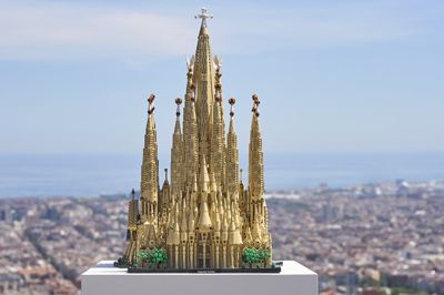 I Legos hidtil største byggesæt kan man prøve kræfter med La Sagrada Familia.