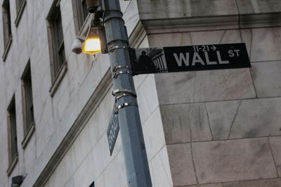Mange milliarder blev tabt fredag i forbindelse med store kursfald til amerikanske tech-aktier.