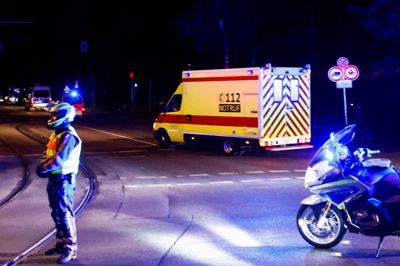 Politi og brandvæsen eskorterede i maj den amerikanske læge fra lufthavnen i Berlin til universitetshospitalet Charité.