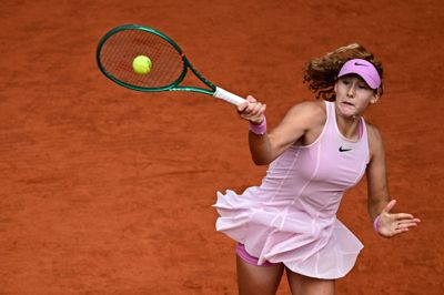 Mirra Andreeva slog Maja Chwalinska sikkert i French Open-finalen.