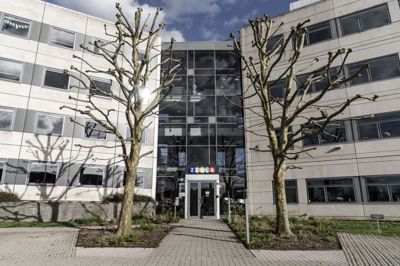 Zealand Pharma har hovedsæde i Søborg. Biotekselskabet udvikler nye lægemidler og indgår herefter typisk samarbejdsaftaler med større medicinalselskaber, der har kapital og kapacitet til at få midlerne ud på markedet.