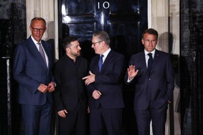 Fra venstre ses Tysklands kansler, Friedrich Merz, Ukraines præsident, Volodymyr Zelenskyj, Storbritanniens premierminister, Keir Starmer, og den franske præsident, Emmanuel Macron under et nyligt møde i London.