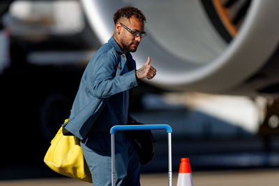 Neymar ses 2. juni ankomme til Newark Liberty International Airport i USA. Han er Brasiliens mest scorende spiller nogensinde.