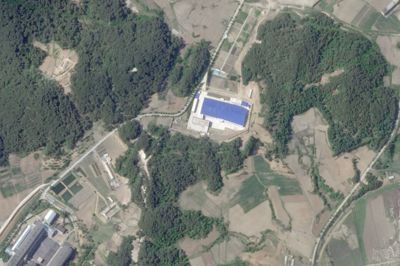 Satellitbillede af et anlæg, der producerer nukleart materiale i Yongbyon i Nordkorea. Nordkorea er et af de ni lande i verden, der er i besiddelse af atomvåben.