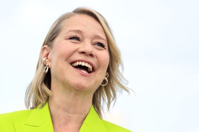 Næste år tager Trine Dyrholm på turné, i anledning af at det er 40 år siden, at hun sammen med bandet Moonlighters stillede op i Dansk Melodi Grand Prix i 1987 med nummeret »Danse i måneskin«. Inden da lægger hun vejen forbi Heartland.