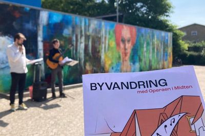 Der bliver noget for alle sanser, når der er byvandring med opera i Brande i forbindelse med Street Art.