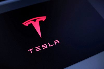 Tesla har fået lov til at udrulle sit førerassistentsystem »FSD Supervised« i Danmark.