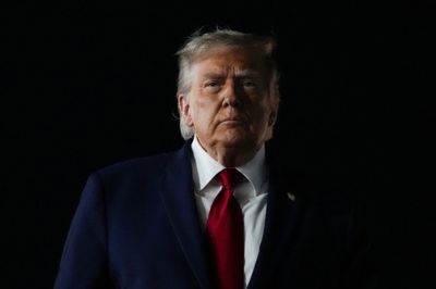 USA's præsident, Donald Trump, siger tirsdag at Iran har nedskudt en amerikansk militærhelikopter.