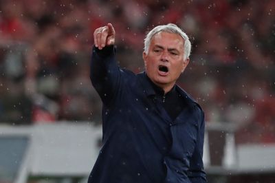 José Mourinho ventes snarest præsenteret som ny cheftræner i Real Madrid.