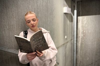 Lykke Vallentin fra Herning er for nylig sprunget ud som digter med sin meget personlige digtsamling »Det som ingen spurgte om«, der i første omgang er blevet trykt i omkring 50 eksemplarer.