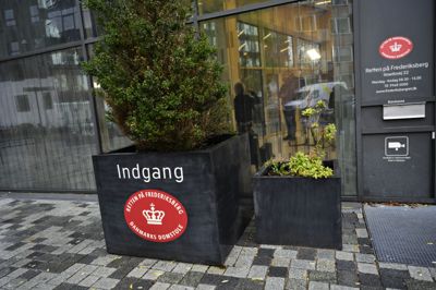 Retten i Frederiksberg har onsdag fundet en 33-årig mand skyldig i at medvirke til et drabsforsøg mod en rocker i Sydhavnen i København.