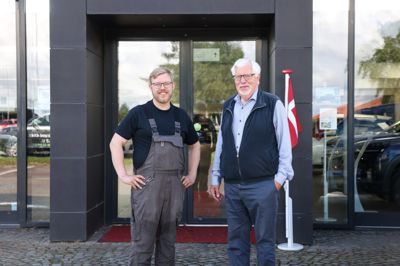 Nicolai Just (t.v.) overtager Lars Schou-Jensens forretning i Lind.