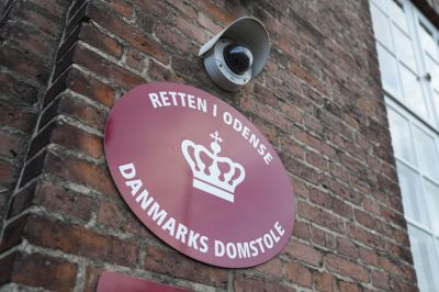 Retten i Odense skal over flere dage i juni behandle en sag mod en i dag 27-årig mand, som er tiltalt for grooming og seksuelle overgreb.