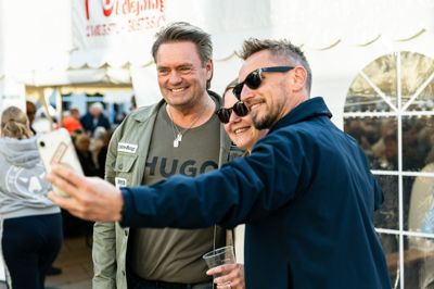 Kandis-Johnny fik branditterne op fra stolene ved årets Brande Marked.