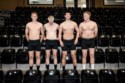 JBS har øget sit sponsorat i HC Midtjylland, og spillerne skal fremadrettet løbe på banen i »performance«-sportsundertøj fra det herningensiske firma. Fra venstre er det Malte Pedersen, Nicolai Snogdal, Oscar von Oettingen og Tobias Rathleff.