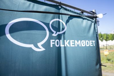 Det er meget atypisk med omkring 110 udstedte parkeringsafgifter på ét døgn i Allinge. Det kobles til Folkemødet, der finder sted i disse dage.