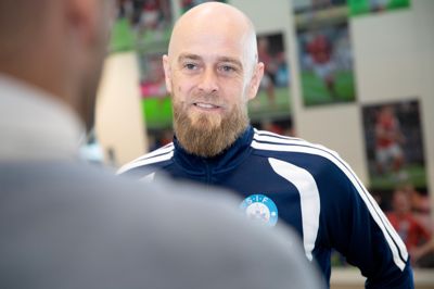 Morten Dahm Kjærgaard har tidligere foretrukket en opstilling med tre stoppere i bagkæden. Det kan dog blive en udfordring med den nuværende SIF-trup.