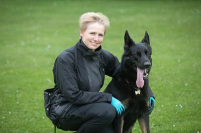Den seksårige Kenzo er Bettina Mathiessens første hund, men intet desto mindre har makkerparret gjort sig bemærket ved DM i Dansk Politihundeforening. Sidste år vandt de to i den bedste klasse, og de håber på, at de gør det igen til september.